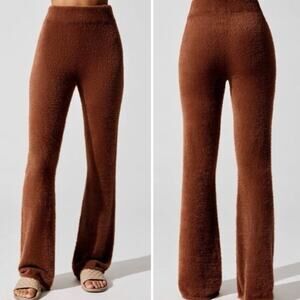 NWT Carbon38 Fuzzy Eyelash Lounge Pants
In Cappuccino